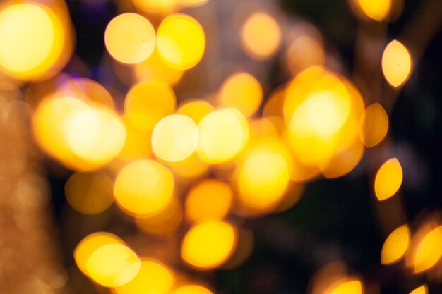 Fond de lumières bokeh. Lumière de couleur dorée abstraite. Notion de Noël.