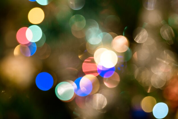 Fond avec des lumières et fond flou de bokeh.