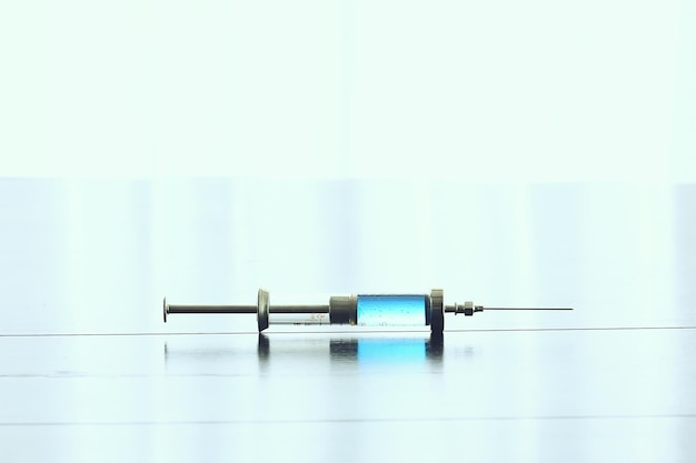 fond de médecine abstraite de seringue, vaccin, protection contre les virus d'injection