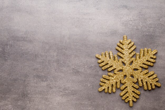 Le fond en métal gris, décoration de Noël.