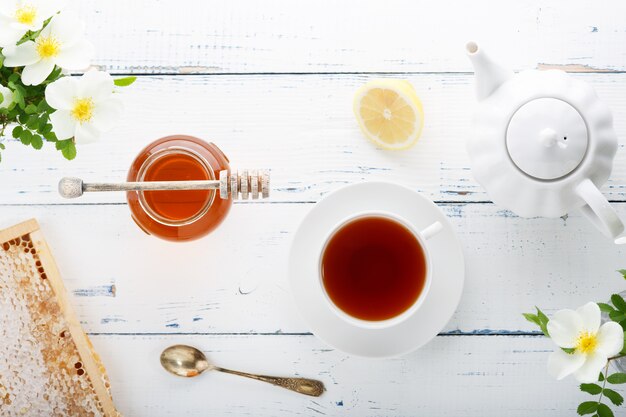 Fond de miel. Miel doux dans le bocal en verre.