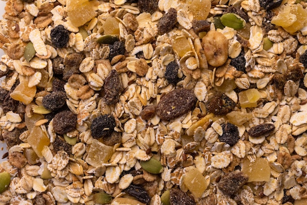 Fond de muesli avec des noix de baies et des fruits confits