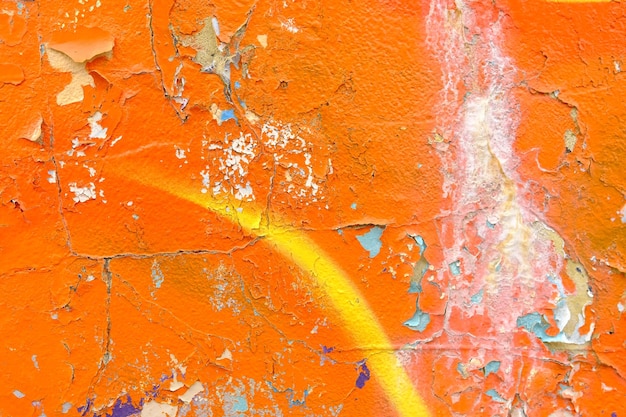 Fond de mur coloré avec des peintures endommagées d'orange