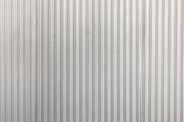 Le fond de mur en métal gris ondulé. Texture grunge de zinc rouillé et arrière-plan.