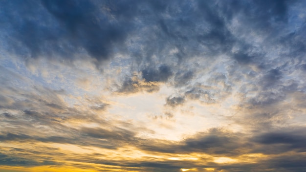 Fond de nature ciel nuageux matin