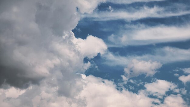 Fond naturel de cloudscape dramatique