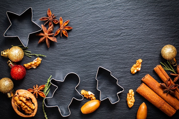 Fond de Noël alimentaire pour la cuisson ou la cuisson par épices, noix et biscuit