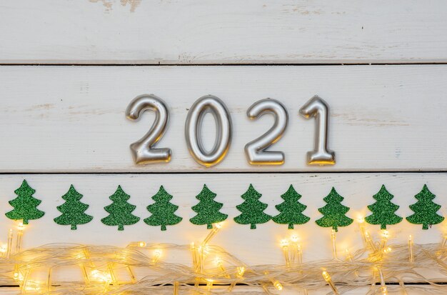 Fond de Noël blanc décoré de décor festif 2021