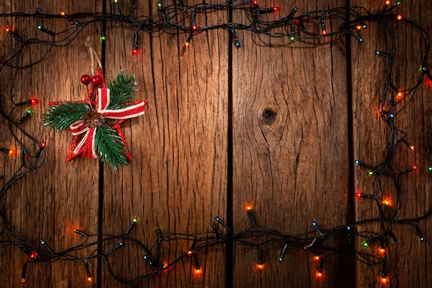 Fond de Noël en bois rustique et ornements pour Noël