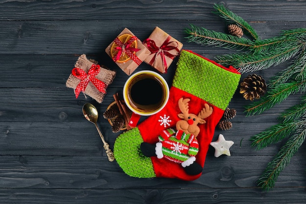 Fond de Noël avec chocolat chaud sapin et guimauve Vue de dessus avec espace de copie