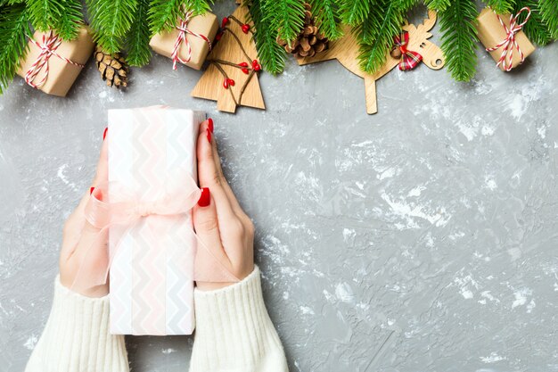 Fond de Noël coloré avec des décorations