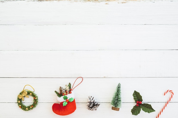 Fond de Noël, décoration de Noël et ornement sur bois blanc.