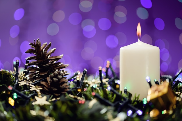 Photo fond de noël et du nouvel an avec des décorations de noël bannière multimédia mockup