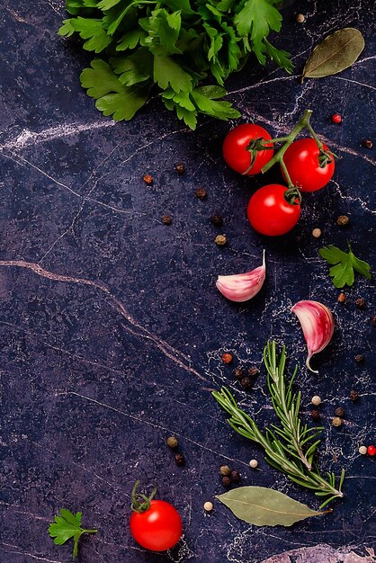 Fond de nourriture légumes frais et diverses épices Concept de cuisine Vue de dessus