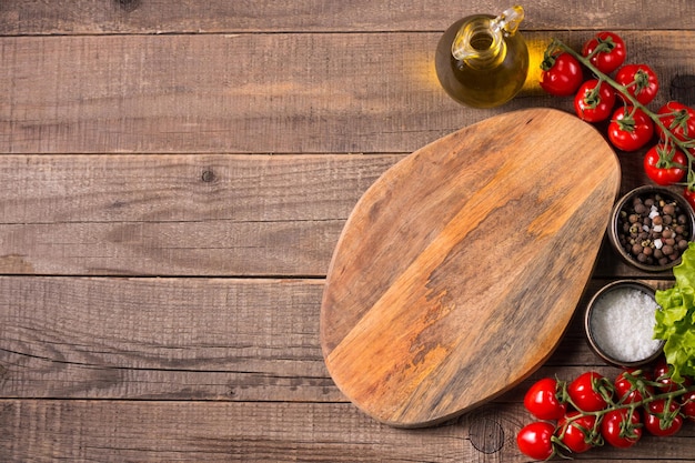 Fond de nourriture de planche de bois Ingrédients pour la cuisson sur la table Mise en page de la bannière