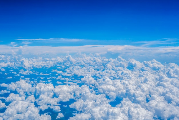 Fond de nuage de ciel bleu texturé