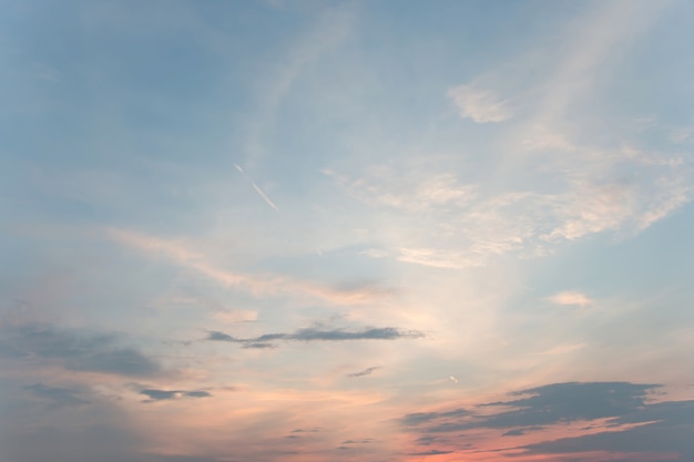 Un fond de nuage doux, ciel bleu avec nuage