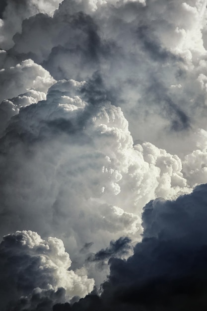 Fond de nuages d'orage dramatiques