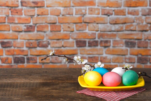 Fond d'oeufs de Pâques festifs colorés