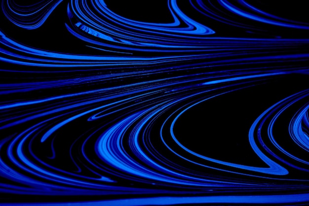 Fond d'orbite de l'espace extra-atmosphérique de couleurs noir et bleu liquide abstrait. Modèle de mer cosmique exoplanète, taches de peinture