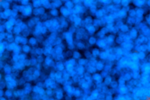 Fond de paillettes défocalisé brillant avec bokeh bleu