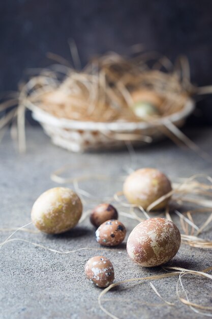 Fond de Pâques avec des oeufs de Pâques