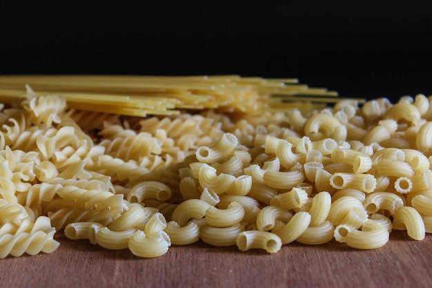 Fond de pâtes fusilli non cuites