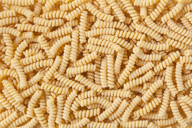 Fond de pâtes non cuites fusilli corti bucati