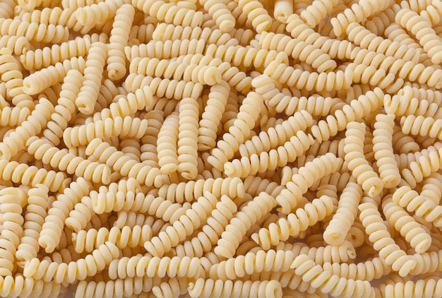 Fond de pâtes non cuites fusilli corti bucati