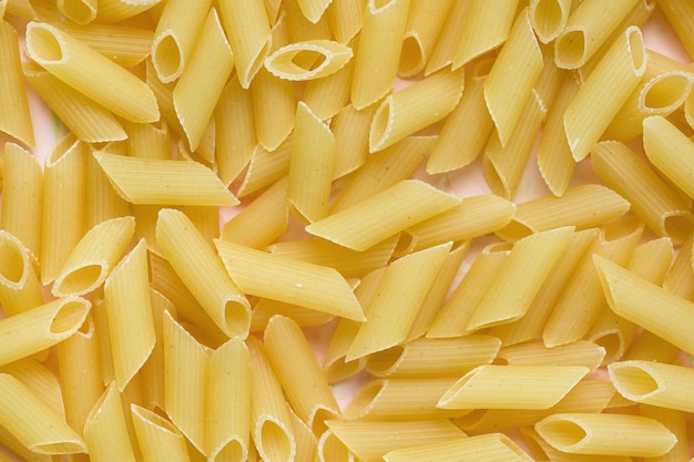 Fond de pâtes penne italiennes crues