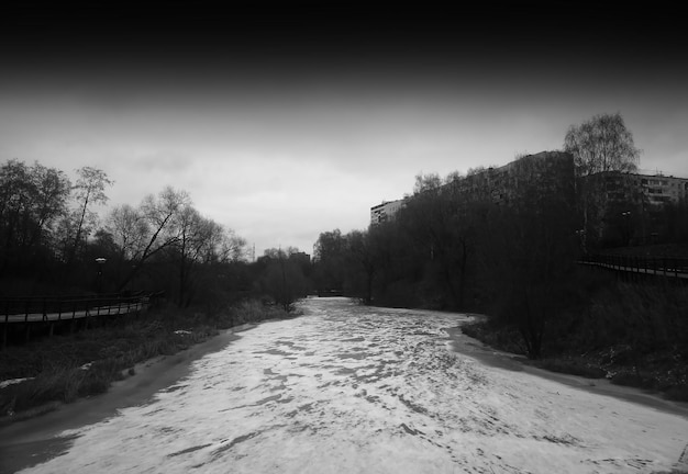 Fond de paysage de rivière gelée