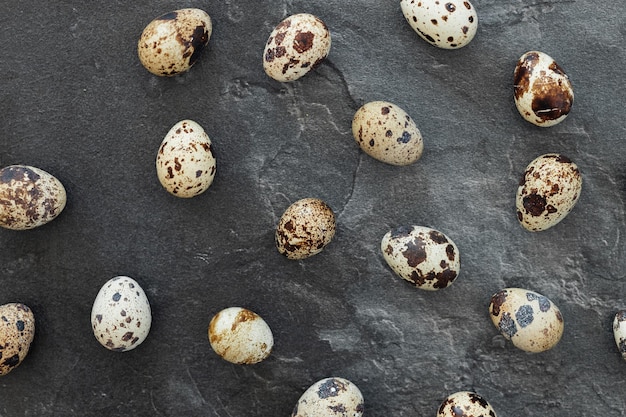 Fond avec de petits oeufs de caille