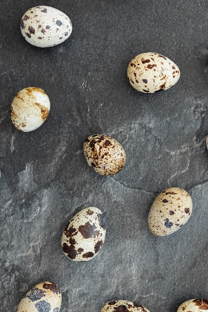 Fond avec de petits oeufs de caille