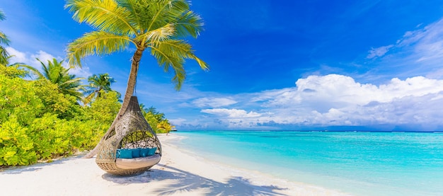 Fond de plage tropicale comme paysage de détente d'été avec balançoire de plage ou ciel de sable de mer hamac