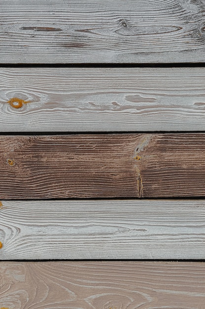 Fond avec des planches de bois colorées horizontales.