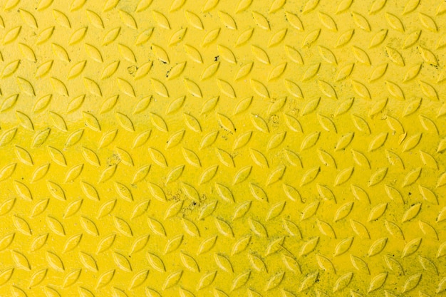 Photo fond de plaque de diamant en métal jaune. texture de la feuille de métal.