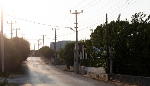 Fond de rue vide au lever du soleil