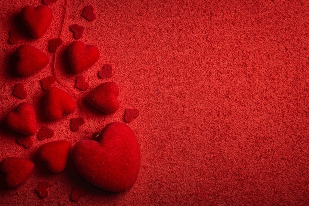 Fond de Saint Valentin Bannière rouge avec des coeurs rouges Place pour le texte