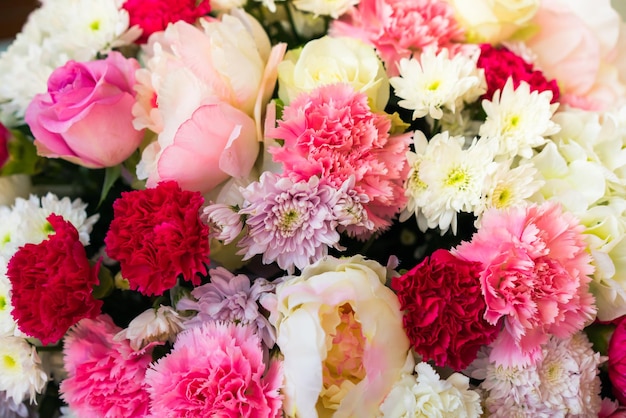 fond de saint valentin le bouquet de fleurs de roses de couleur pour la toile de fond de la cérémonie de mariage