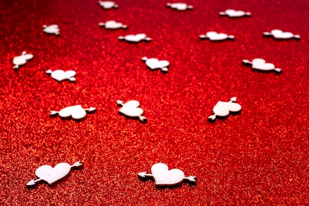 Fond de Saint Valentin Cupid39s flèches sur les coeurs Fond d'amour de paillettes rouges