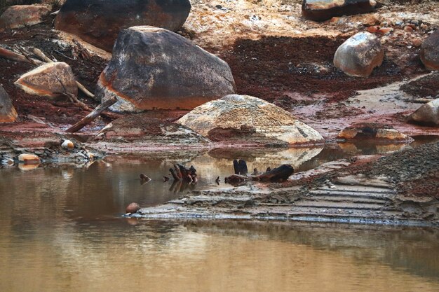 Fond sale d'un lac asséché problèmes écologiques