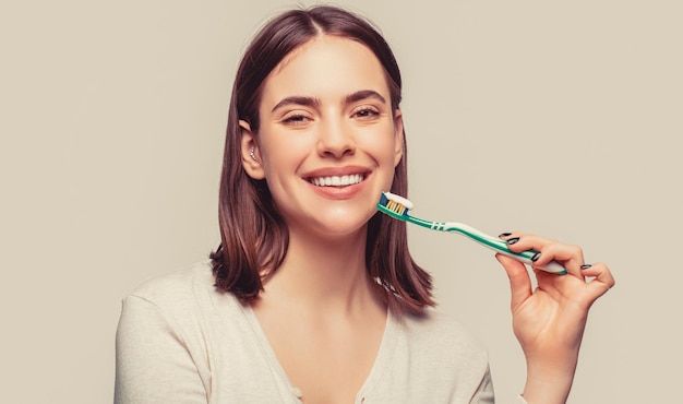 Fond de santé dentaire Gros plan de dents parfaites et saines avec une brosse à dents