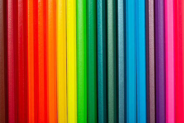 Fond de spectre fait de crayons de couleur.