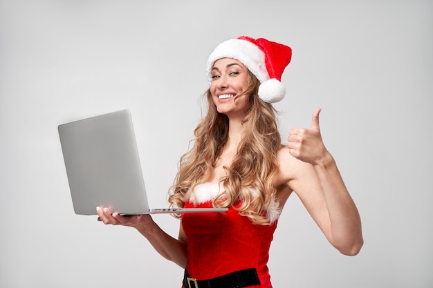 Fond de studio blanc femme noël Santa Hat