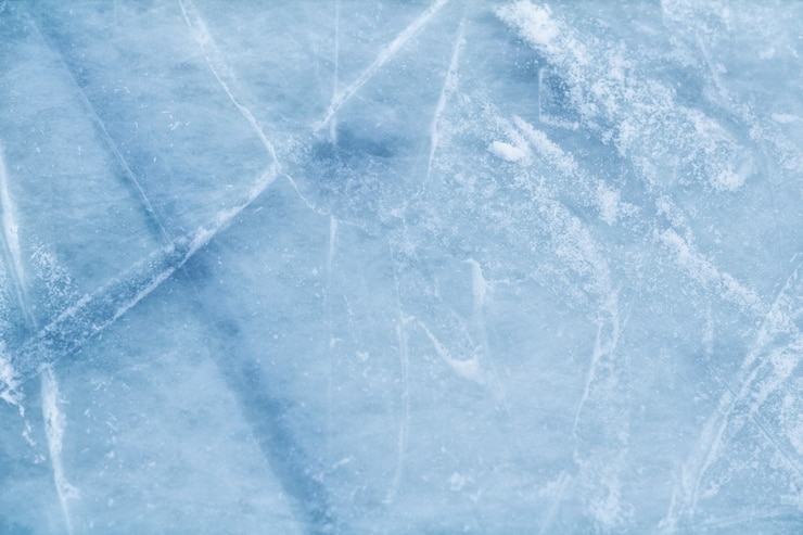 Photo un fond de surface de glace coupé avec des rayures de patin