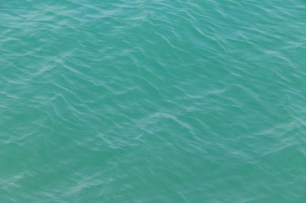 Fond de texture de l'eau bleue. Surface de la mer