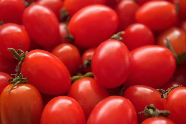 Fond de tomate biologique mûre rouge