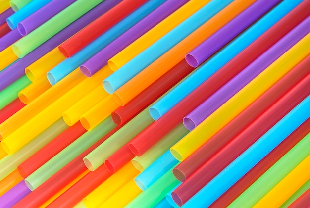 Fond de tubes en plastique colorés