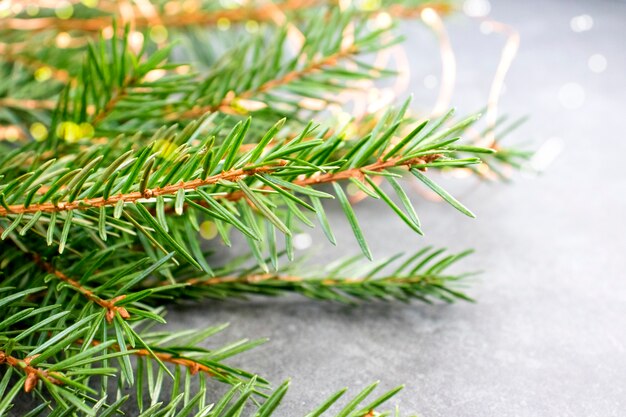 Fond vert de Noël avec un arbre de fête de Noël