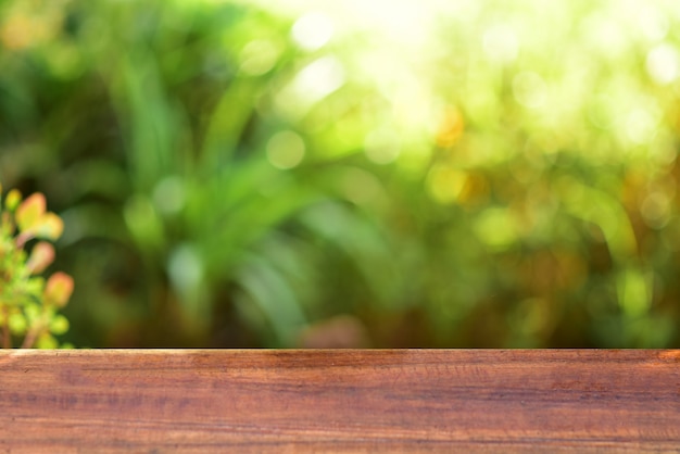 Fond vert de table en bois